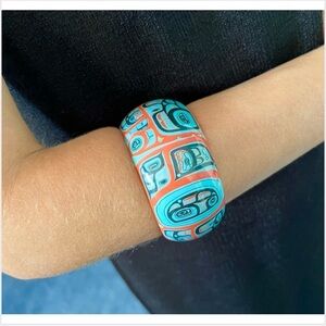 🇨🇦🎁 Handcrafted Wood Bangle Decorated with Totemic Animal - First Nations, B.C.